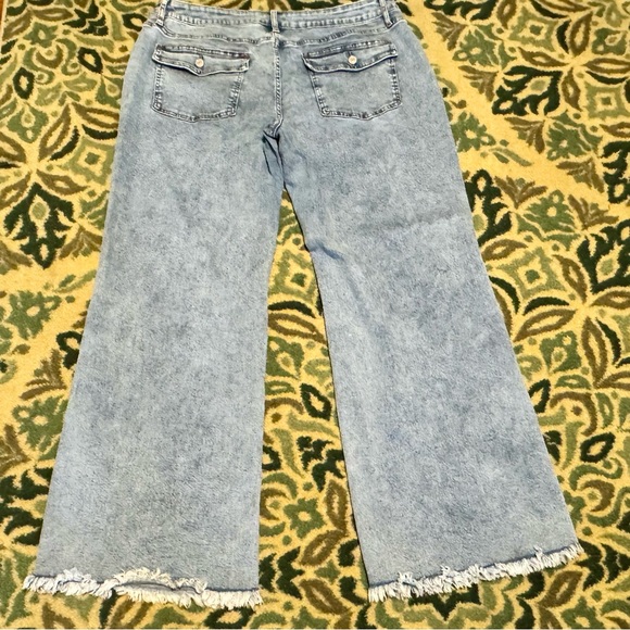 Women’s Flamingals Acid Wash Wide Leg Flare Stretch Jeans XXL 38 x 32.5 Like New - Picture 3 of 5